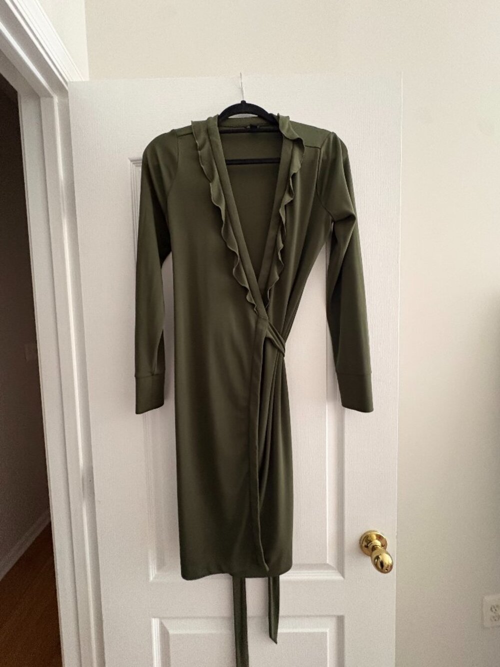 Ann Taylor Long-Sleeved Wrap Dress Size 6